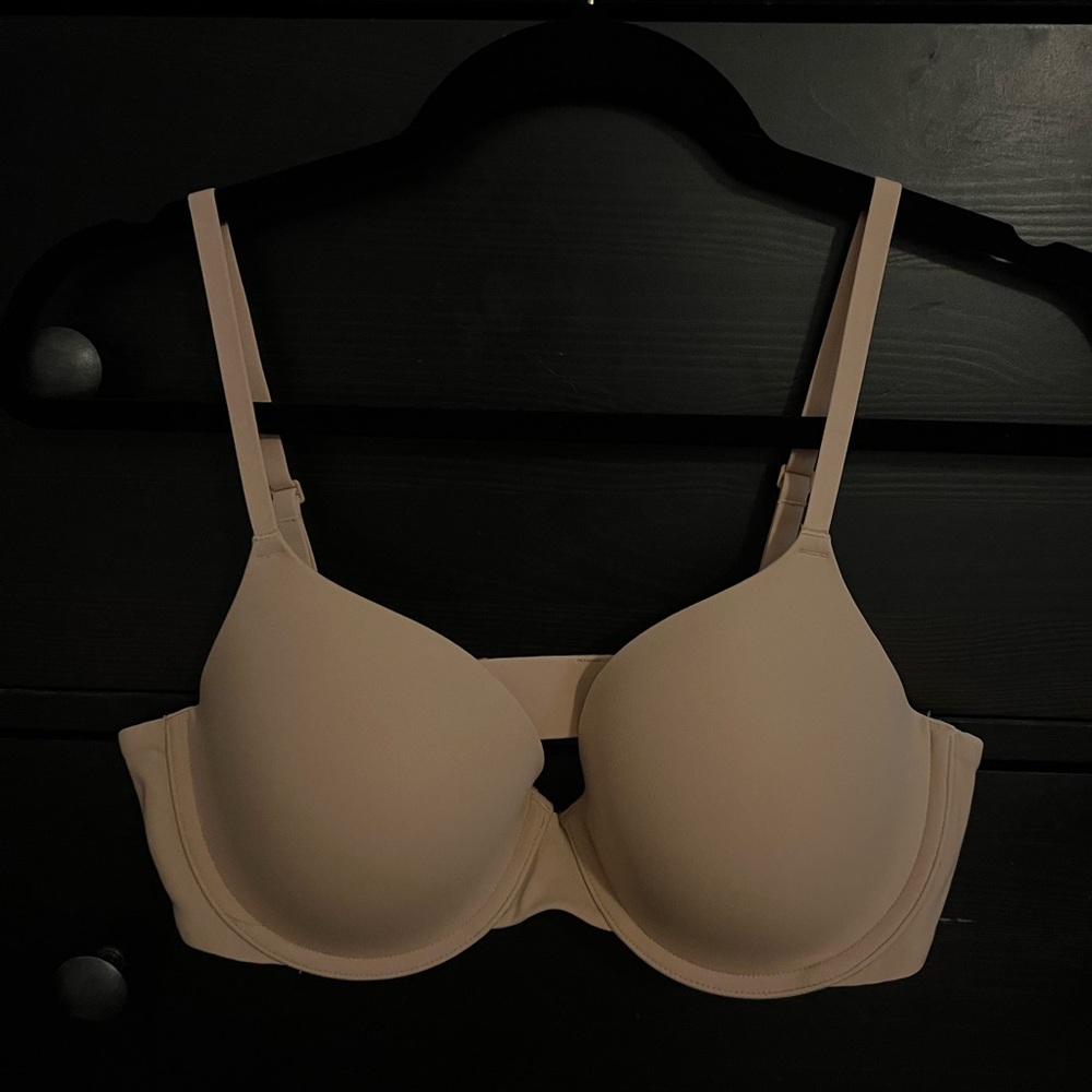 SKIMS Fits Everybody T-Shirt Bra - Picture 3 of 5